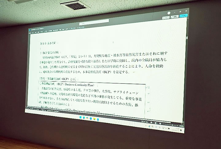 院内防災委員による避難訓練を行いました。