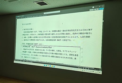 院内防災委員による避難訓練を行いました。